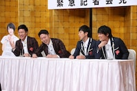 「番組終了緊急記者会見」のワンシーン。(c)テレビ東京