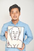SKIMAのスタッフ・佐藤博志氏と野性爆弾くっきーが描いた似顔絵。