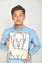 SKIMAのスタッフ・佐藤博志氏と野性爆弾くっきーが描いた似顔絵。
