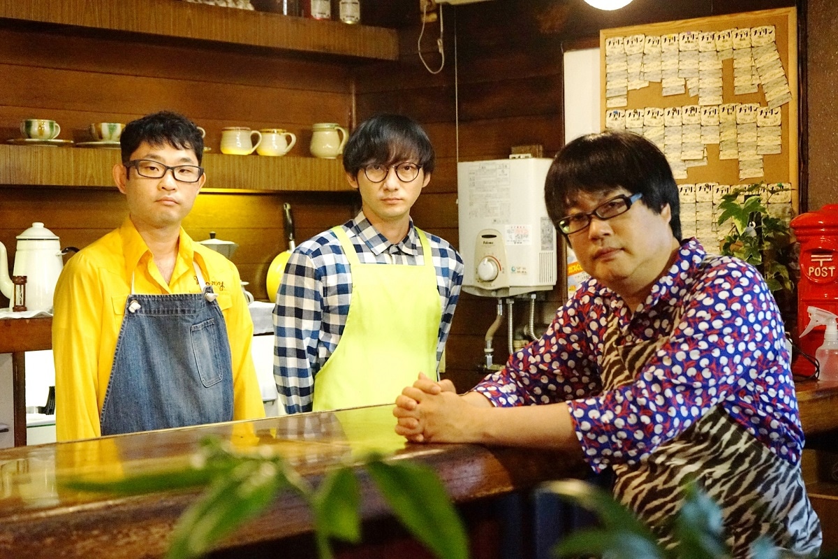 左からキングオブコメディ今野、波岡一喜、六角精児。 (c)メ～テレ