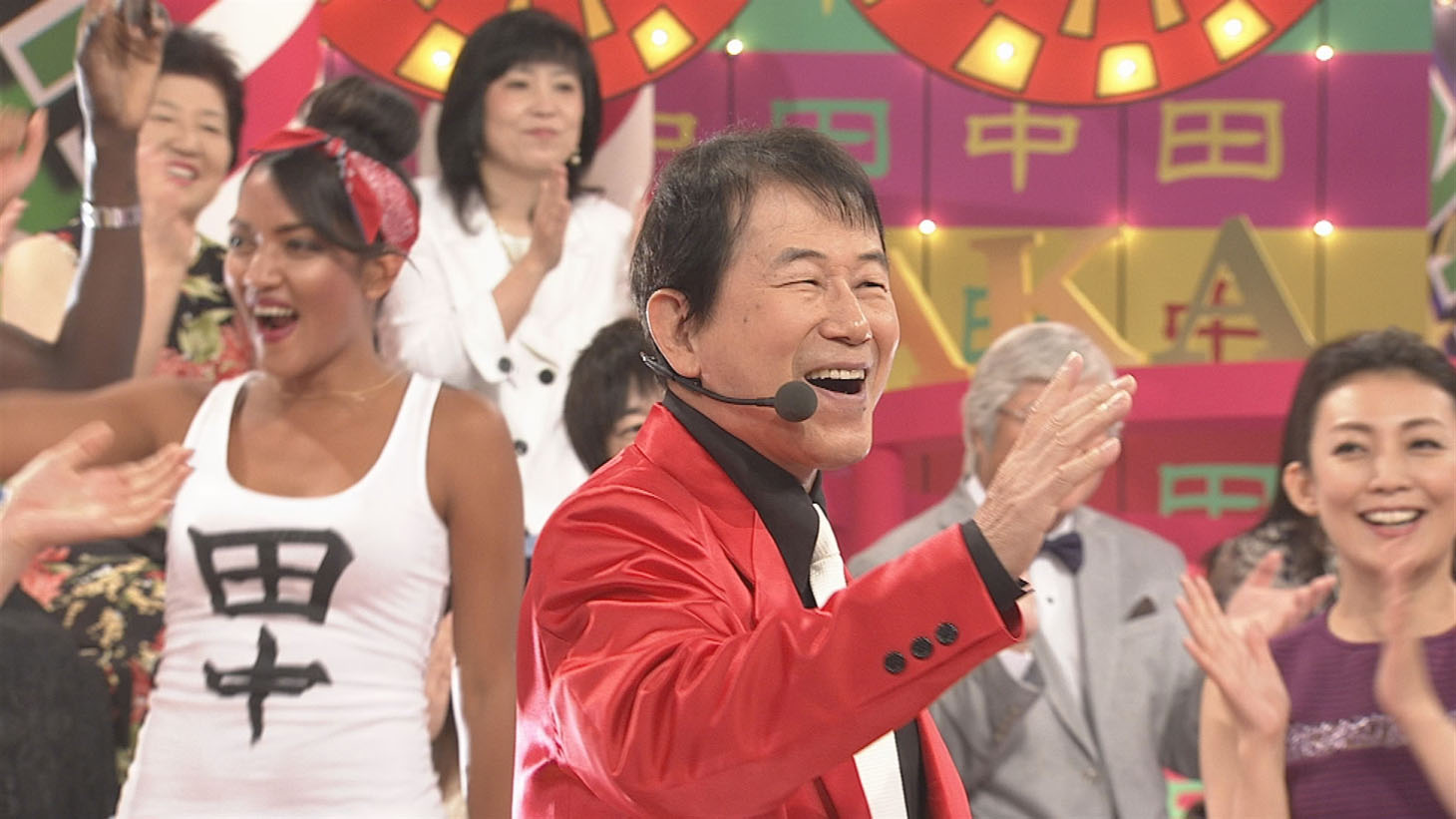 田中星児は「ビューティフル・タナカ」を熱唱。(c)NHK