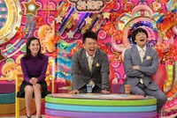 雨上がり決死隊と水原希子（左）。(c)テレビ朝日