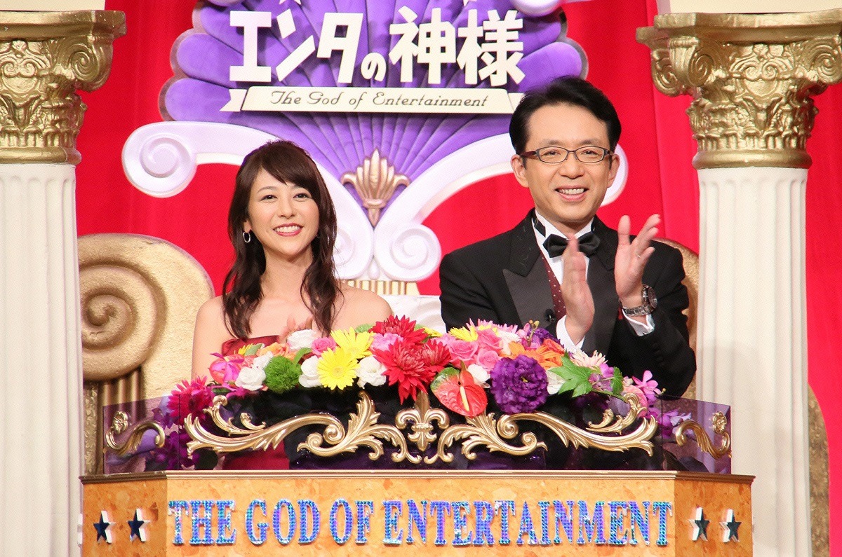 「エンタの神様」MCの白石美帆、福澤朗。 (c)日本テレビ