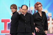 「エンタの神様」でエグスプロージョンとコラボするトレンディエンジェル斎藤（中央）。 (c)日本テレビ