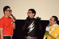 声色を変えて話すシソンヌじろうと、誰のモノマネなのかわからないシソンヌ長谷川（左）とA（右）。