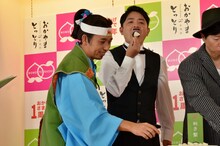 「利き梨」に挑戦する千鳥。