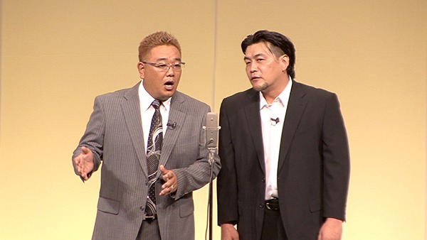 「サンドウィッチマンライブツアー2015」の様子。(c)2015 AVEX PICTURES INC.