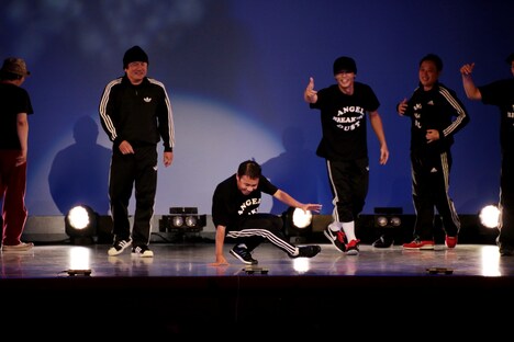 「岡村隆史のDANCE BOKAN」のワンシーン。