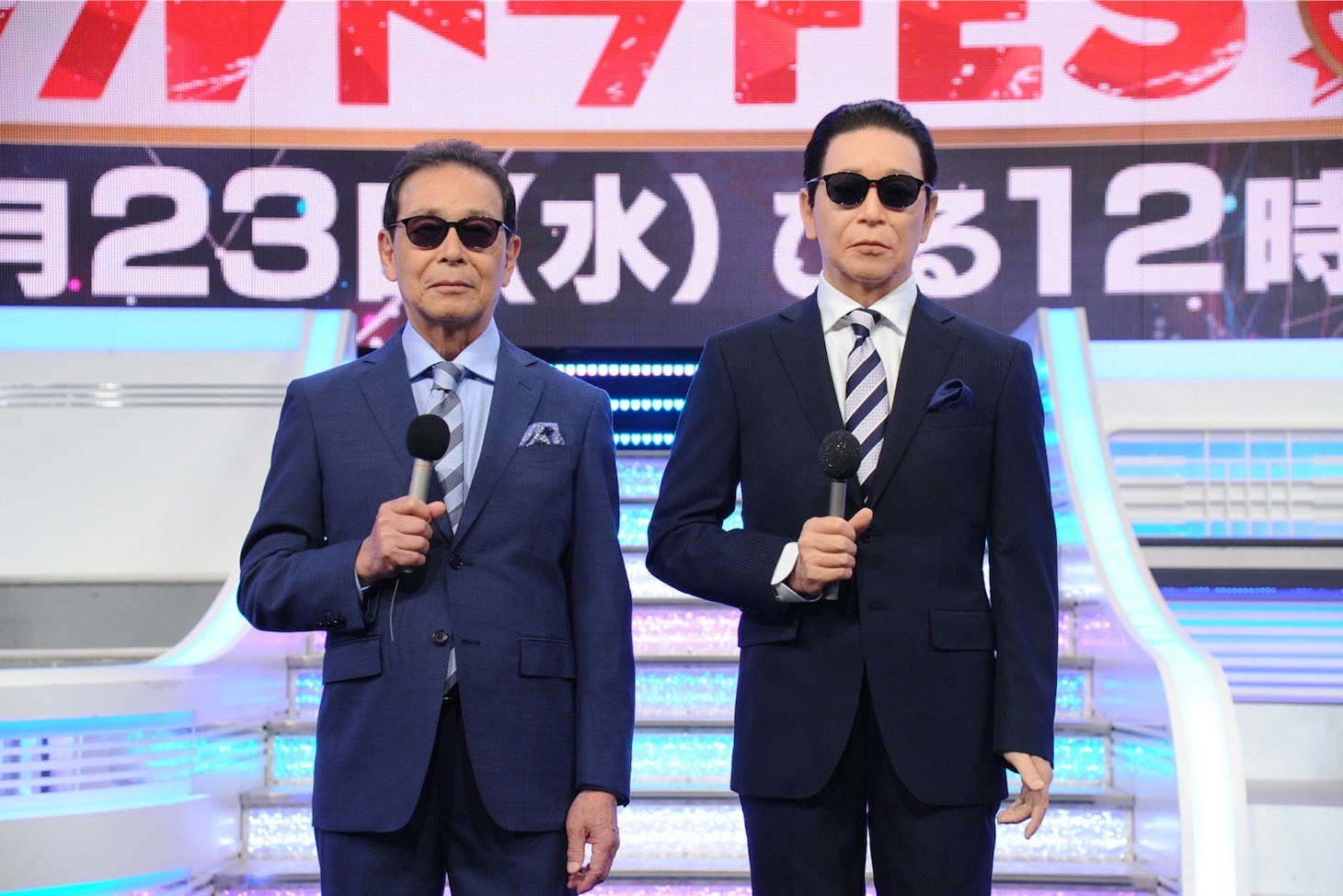「30年目突入！史上初の10時間SP MUSIC STATION ウルトラFES」でMCを務めるタモリ（左）と、今年8月に披露された3Dタモリ像。(c)テレビ朝日