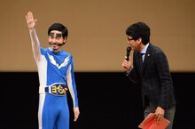 （左から）ヨイショマン、えんにち望月。