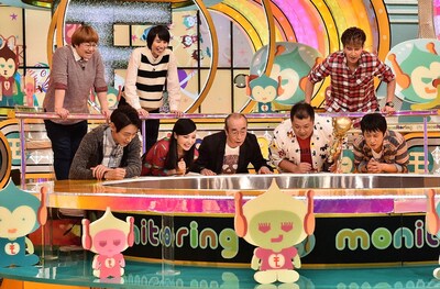 「ニンゲン観察バラエティ モニタリングSP」にゲスト出演する志村けん（前列中央）。(c)TBS