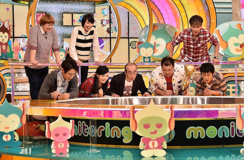 「ニンゲン観察バラエティ モニタリングSP」にゲスト出演する志村けん（前列中央）。(c)TBS