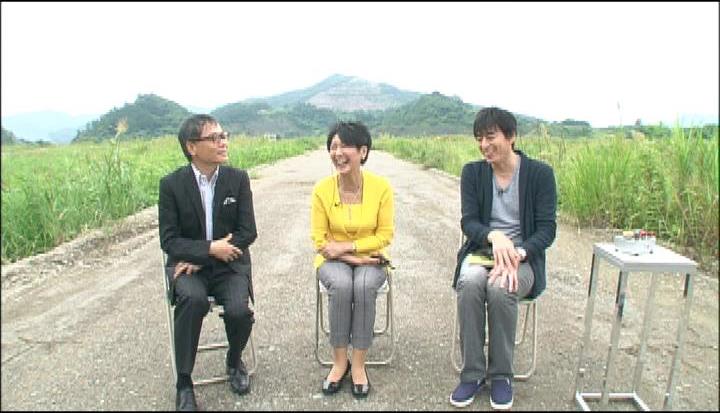 （左から）いとうせいこう、吉川美代子、博多華丸・大吉の大吉。(c)テレビ朝日