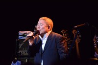 「浅草キッド」を歌うビートたけし。