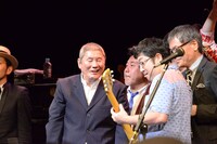 左から、ビートたけし、山口隆（サンボマスター）。