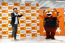 ますだおかだ岡田によるトークショーの様子。