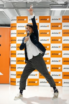 キィーン バビューン ますだおかだ岡田 成田空港で飛行機ギャグ連発 お笑いナタリー