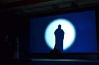 マツコ・デラックスのシルエット。