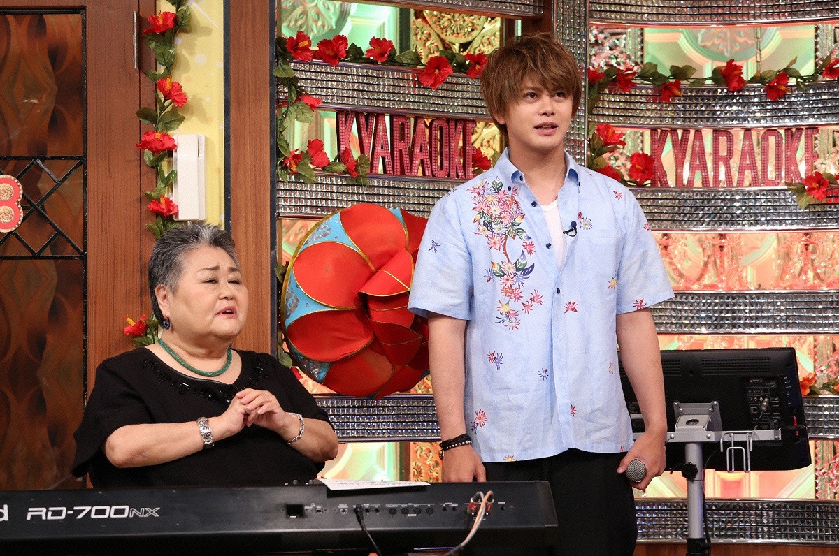 亀渕友香（左）のレッスンを受ける山田親太朗（右）。 (c)日本テレビ
