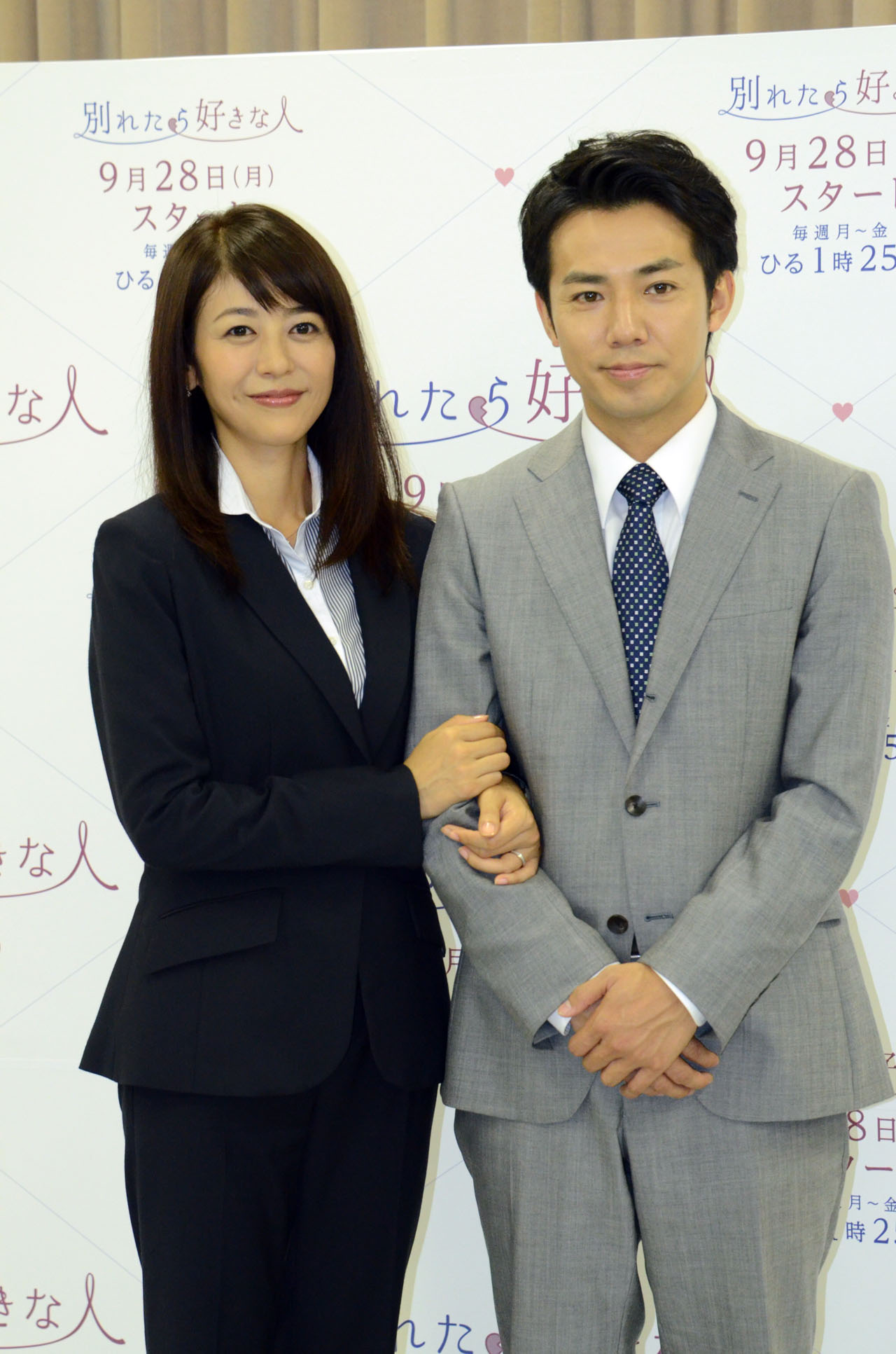 左から、白石美帆、ピース綾部。