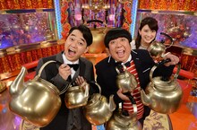 「沸騰ワード10」左からバナナマン設楽、バナナマン日村、郡司恭子アナウンサー。(c)日本テレビ