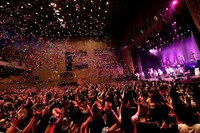 禿夢が飛び入りしたカメレオのワンマンライブの様子。