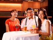 「三重Uターンサミット」に出演する（左から）小椋久美子、Wエンジン・チャンカワイ、足立梨花。