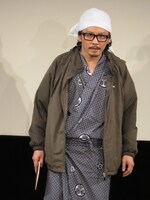 マツモトクラブのソロコント「温泉旅行」。