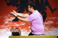 ウド鈴木を威嚇するどきどきキャンプ岸。