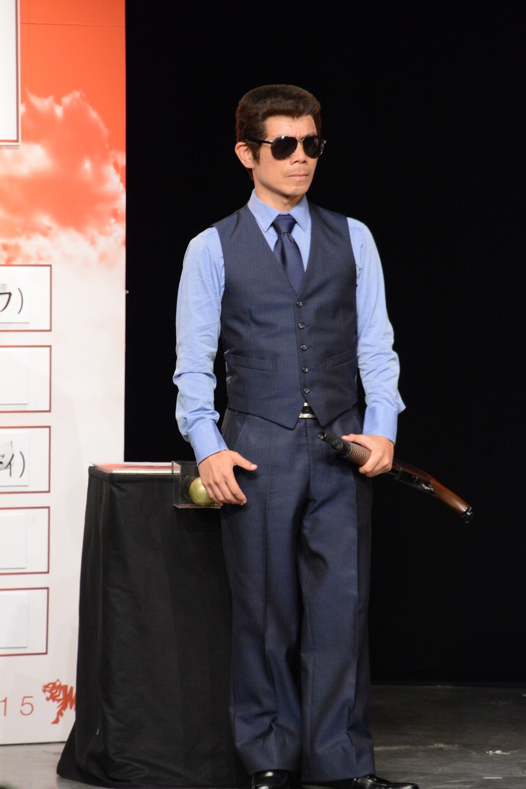 渡哲也に扮したバッファロー吾郎・竹若。