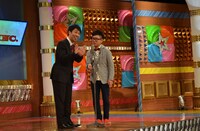 漫才を披露するパンクブーブー。(c)関西テレビ