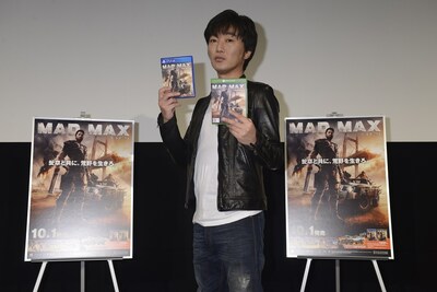 家庭用ゲームソフト「マッドマックス」の発売記念イベントに登壇したスピードワゴン小沢。