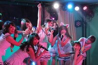 女塾オールスターズの解散ライブの様子。