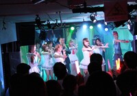 女塾オールスターズの解散ライブの様子。