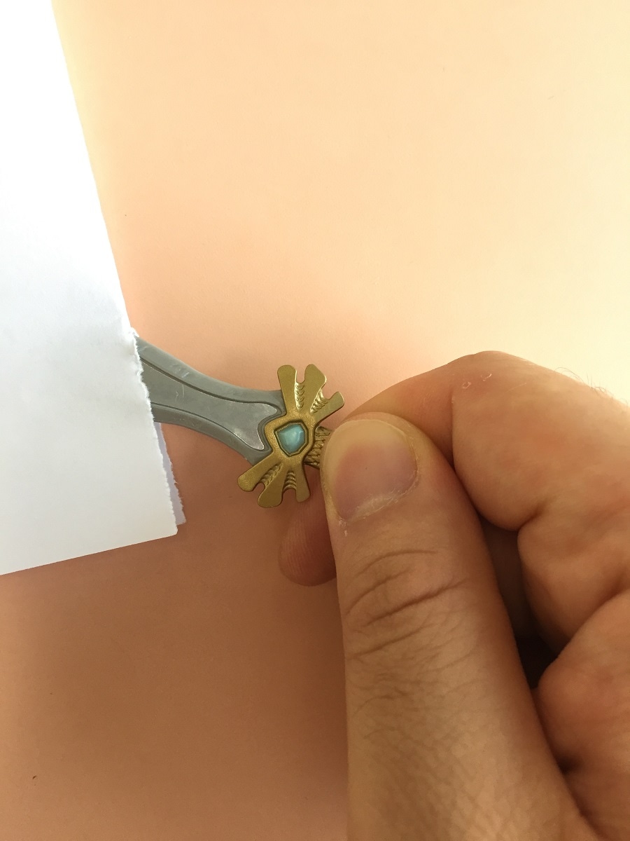 「袋綴を開ける 伝説の剣」の使用シーン。