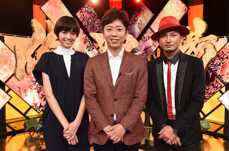 「あの素晴らしい修羅場をもう一度!」MCのフットボールアワー後藤(中央)、ISSA(右)、佐藤栞里(左)。(c)TBS