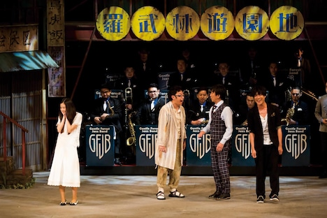 「FROLIC A HOLIC」のワンシーン。