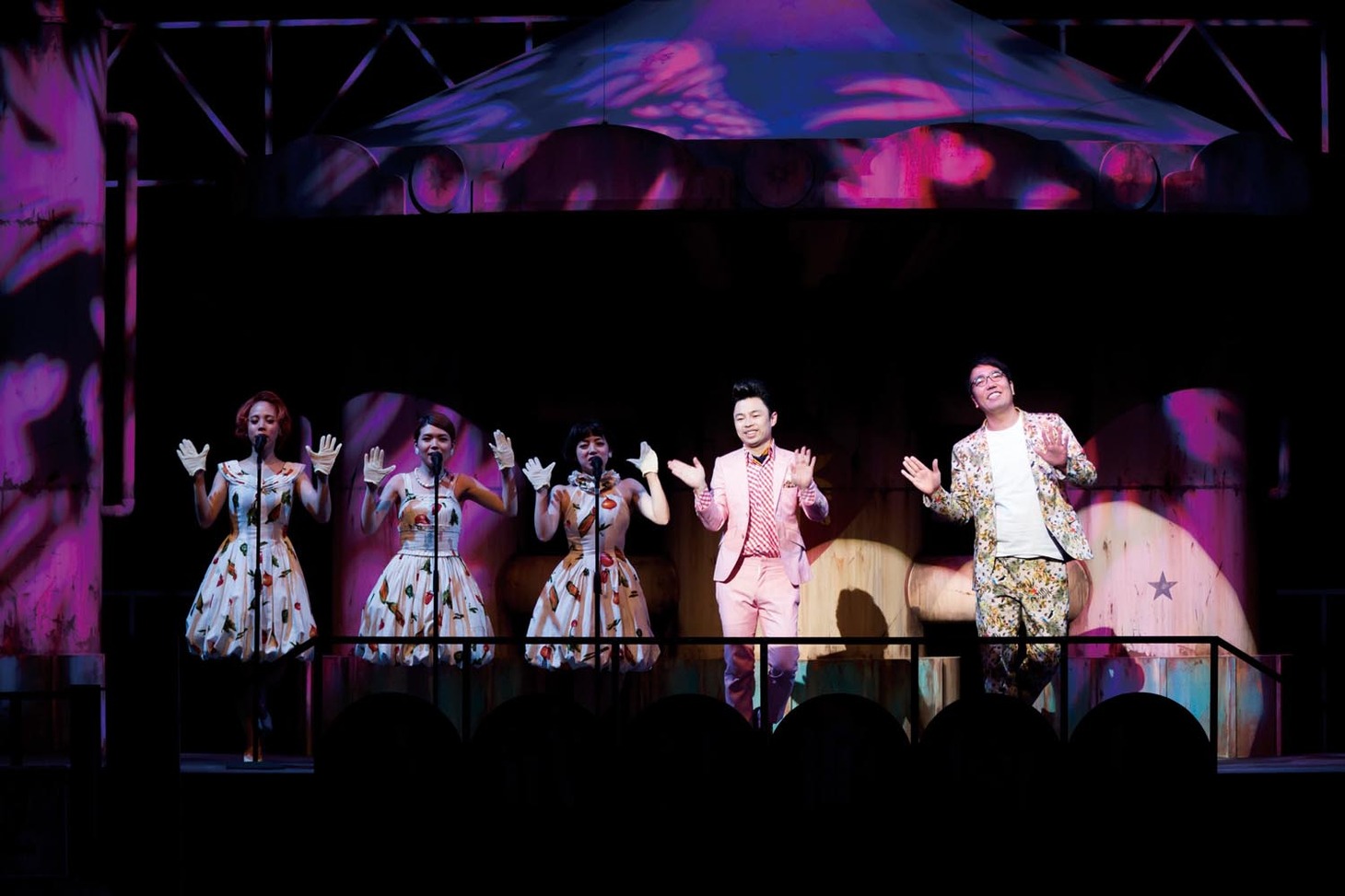 「FROLIC A HOLIC」のワンシーン。