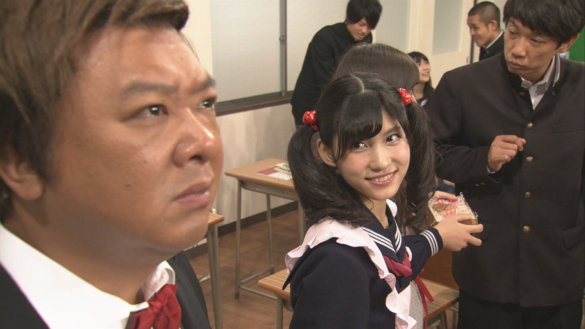 TKOとR'sメンバーによるコントのワンシーン。 (c)NHK