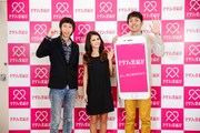 アンガールズとダレノガレ明美(中央)。