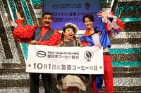 渡辺直美（中央）とデニス。