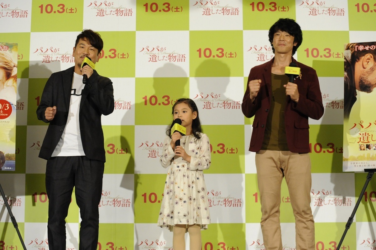 「パパが遺した物語」の公開記念イベントの様子。左からFUJIWARA藤本、藤田彩華、品川庄司・庄司。