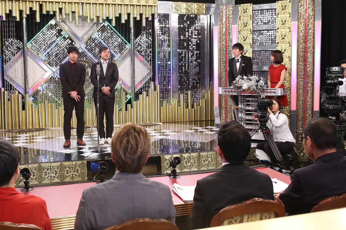「笑いのゴッドファーザー オレたちに頭を下げさせろ」のワンシーン。 (c)日本テレビ
