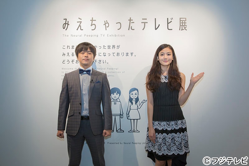 「みえちゃったテレビ」MCのバカリズムと清水富美加（左から）。