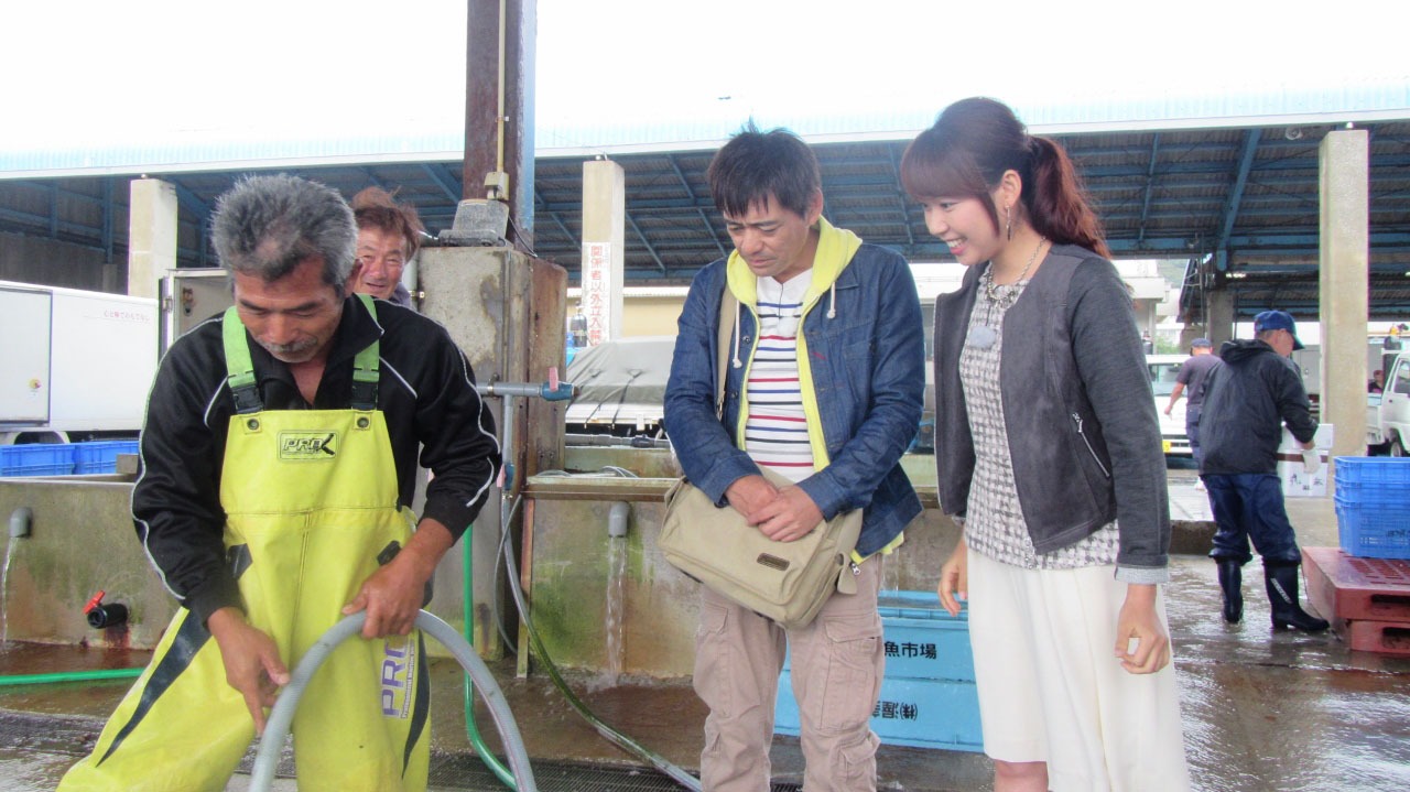「博多華丸のもらい酒みなと旅」のワンシーン。