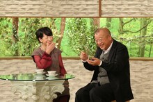「サワコの朝」ゲストの笑福亭鶴瓶（右）と司会の阿川佐和子。(c)MBS
