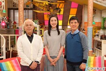 「コサキン・天海の超発掘！ものまねバラエティー マネもの」に出演する関根勤（右）、小堺一機（左）、天海祐希（中央）。