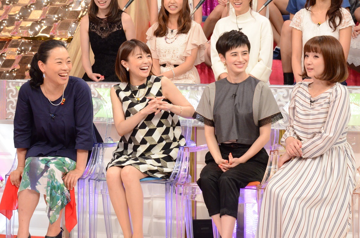 左からいとうあさこ、小林麻耶、ホラン千秋、千秋。 (c)日本テレビ