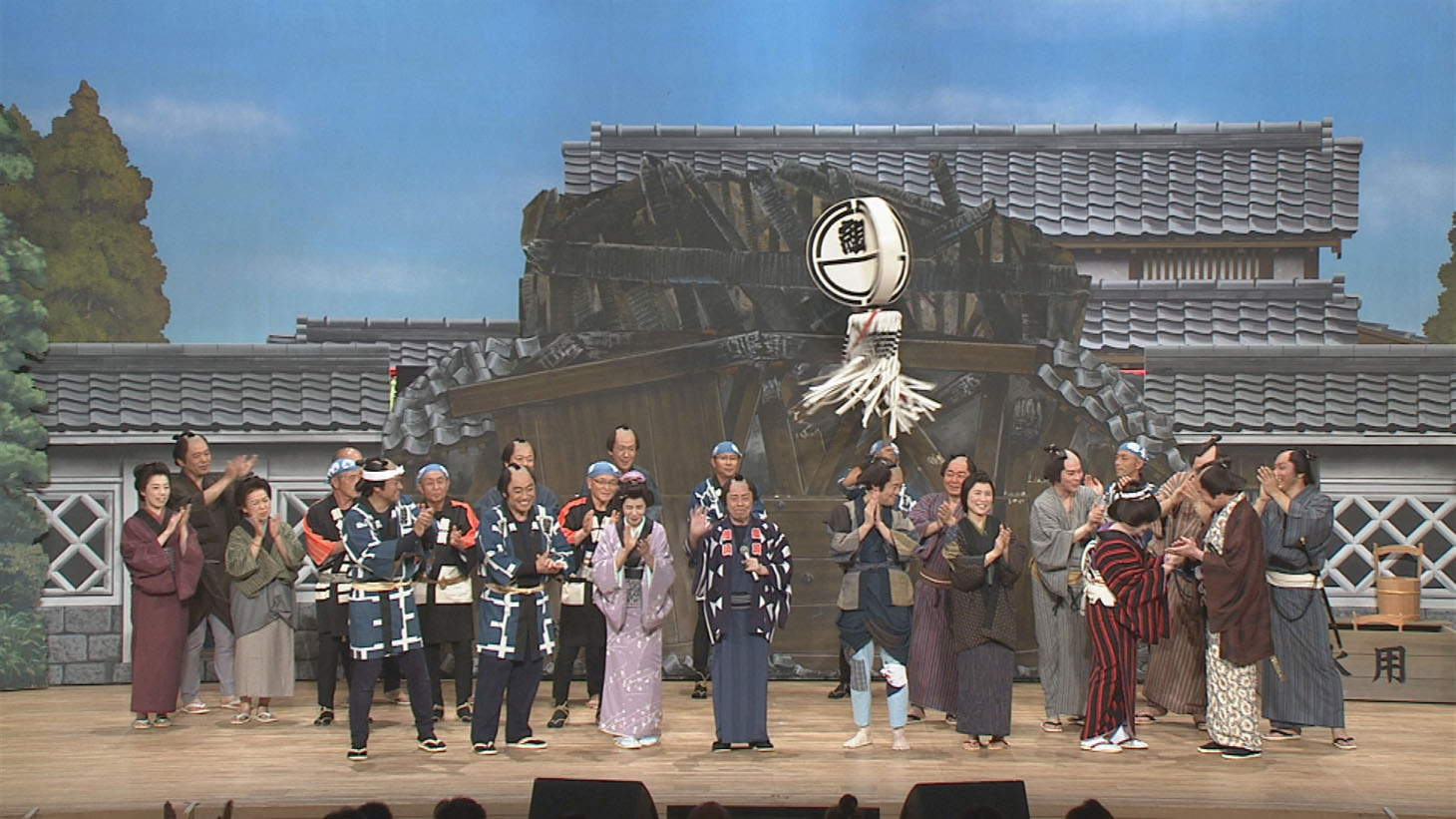 「コロッケぱらだいす ごきげん歌謡笑劇団」10月4日（日）放送回のワンシーン。(c)NHK