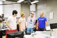 LOGOS会社見学の様子。